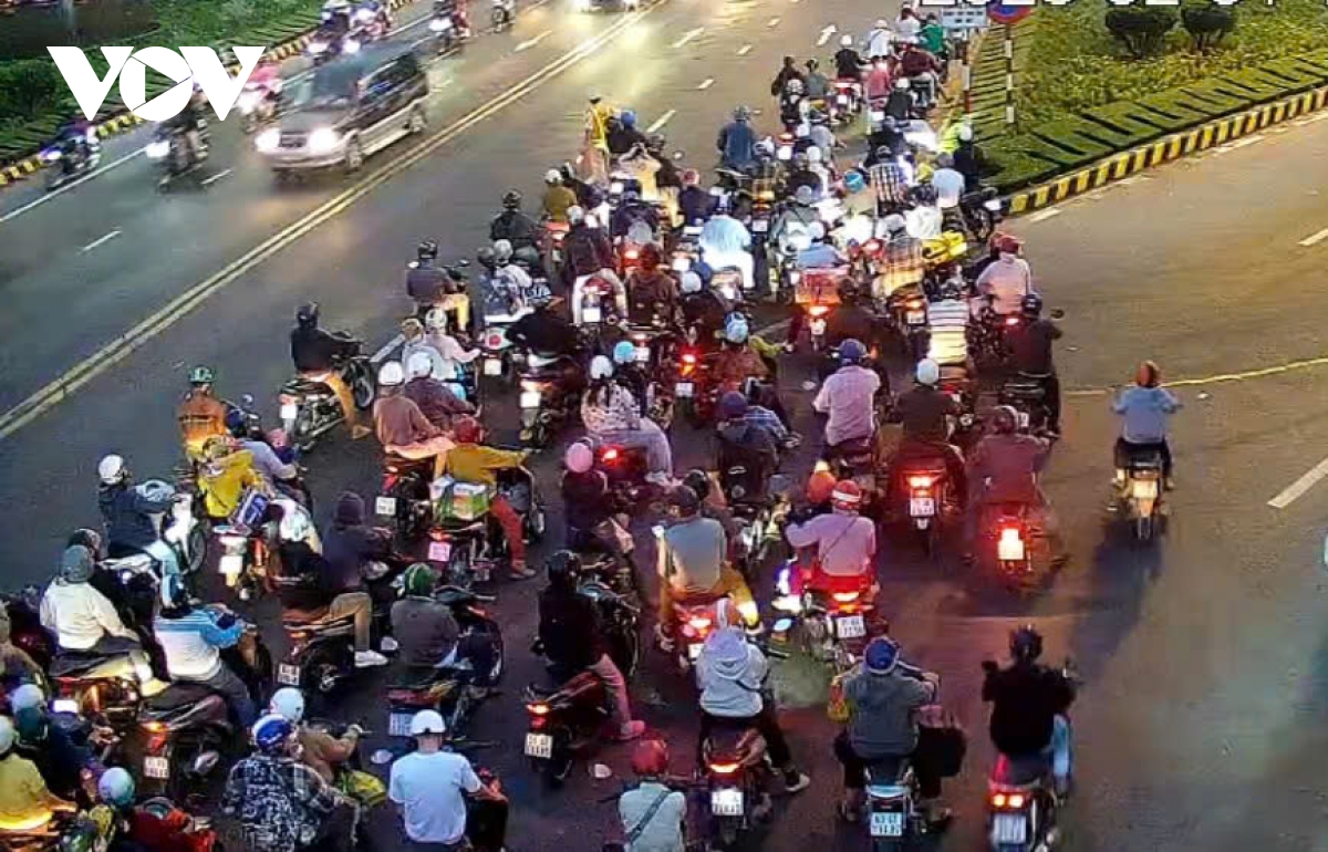 Un u giao thong cau rach mieu dip tet, cong ty bot da 43 lan xa tram thu phi hinh anh 2