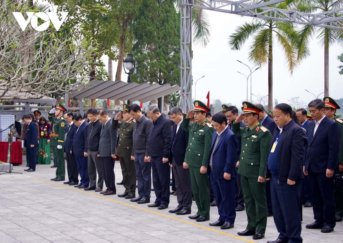 tong bi thu to lam dang huong tuong niem cac anh hung liet si tai vi xuyen hinh anh 3