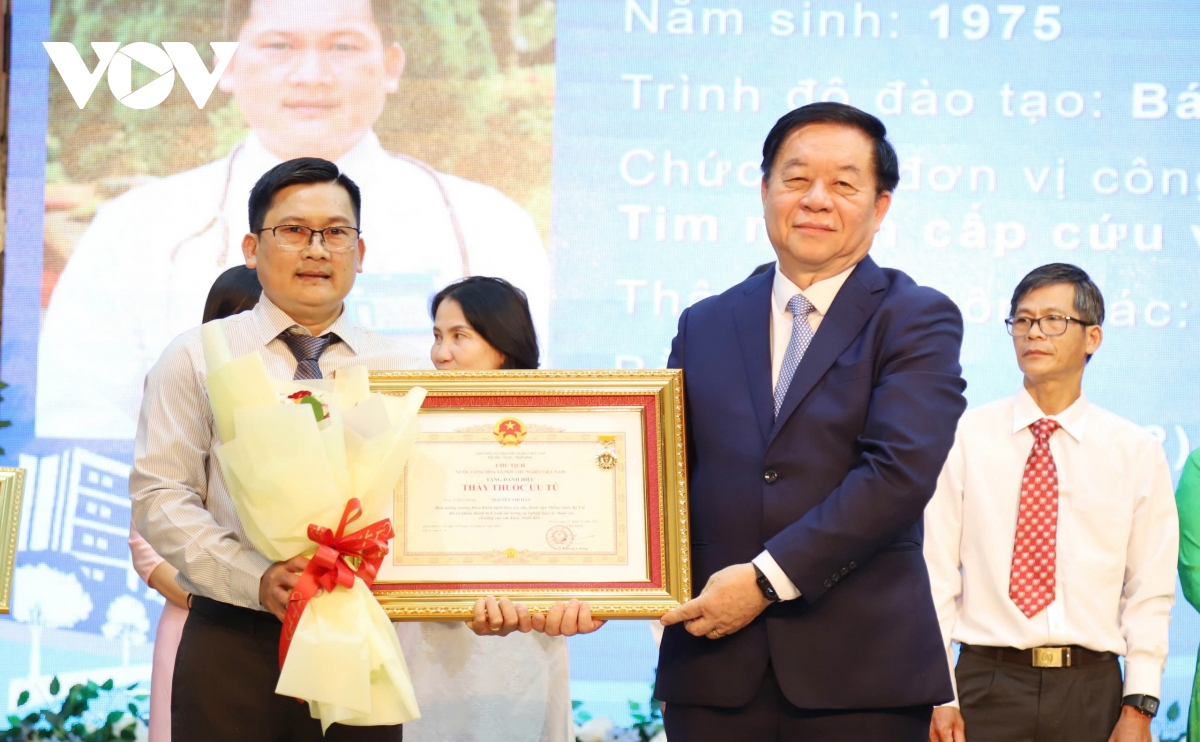 Ông Nguyễn Trọng Nghĩa: Xây dựng đội ngũ y tế toàn diện y lý, y thuật, y đức