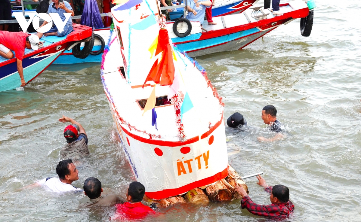 nguoi dan nghe ha bac bao ton van hoa qua le hoi tong phong hinh anh 7