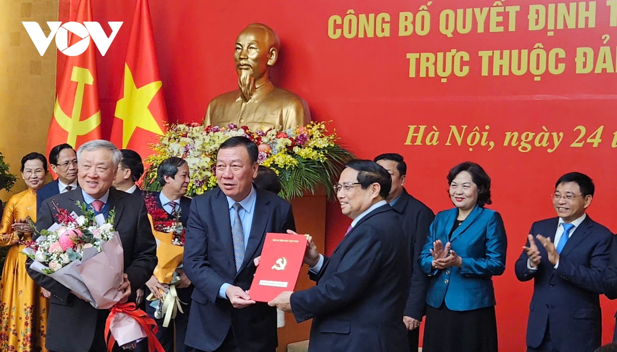 thu tuong trao quyet dinh thanh lap cho 15 Dang bo truc thuoc Dang uy chinh phu hinh anh 2