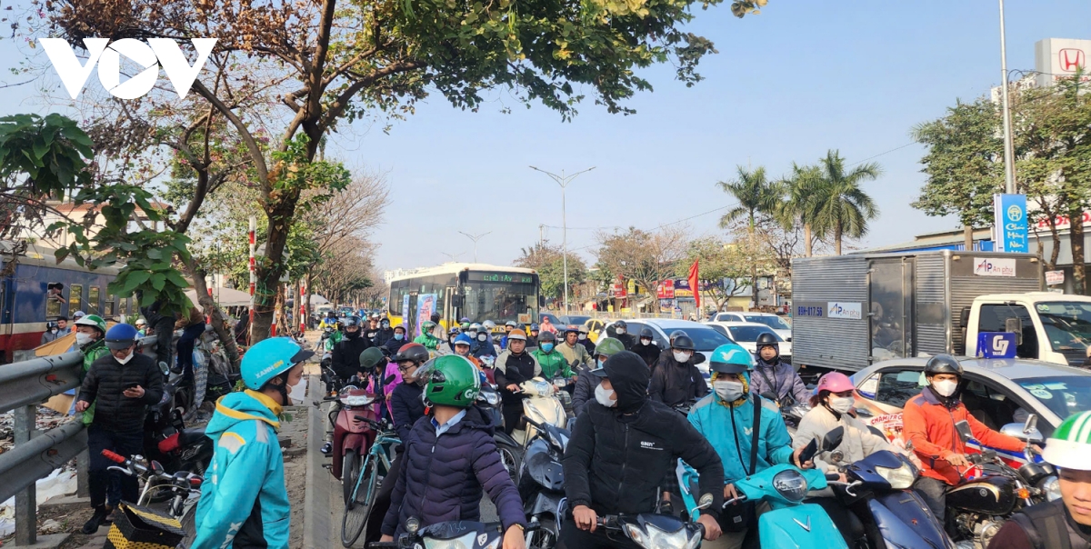 ha noi va cham voi tau hoa, nam tai xe giao hang tu vong hinh anh 6