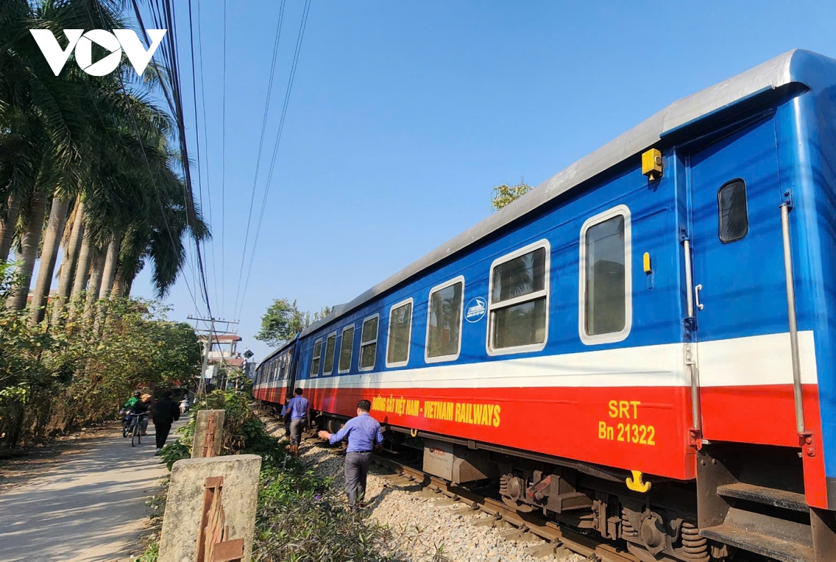 ha noi va cham voi tau hoa, nam tai xe giao hang tu vong hinh anh 9