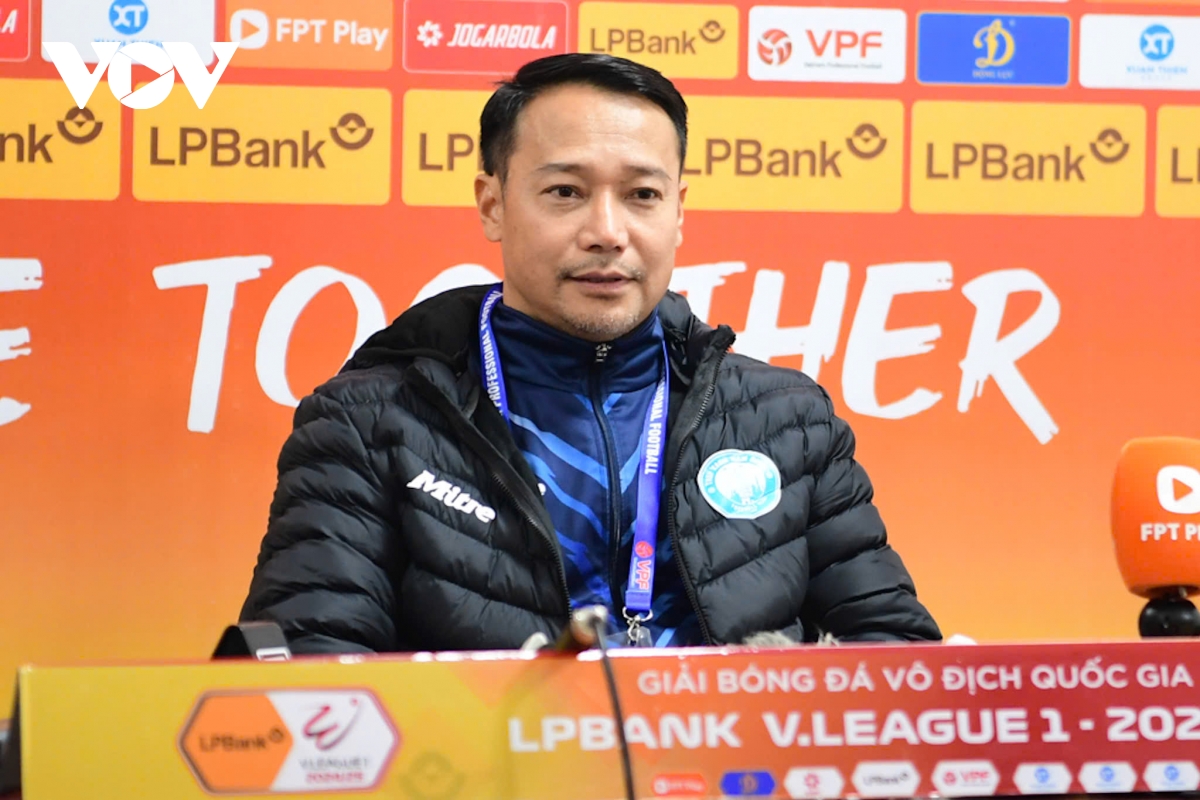 ha noi fc thua nam Dinh, hlv hoang van phuc noi trong tai nang tay voi tuan hai hinh anh 2