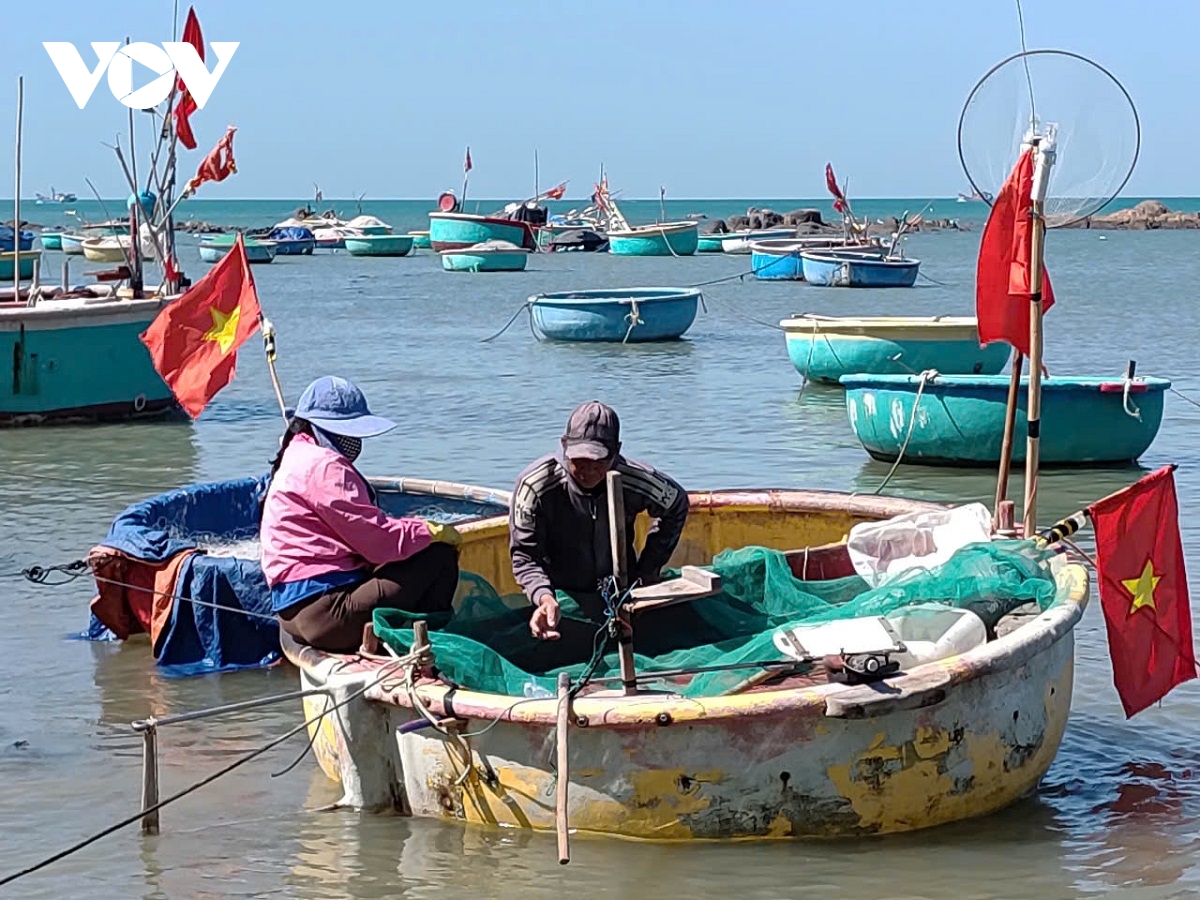 Ngư dân Bình Thuận ra khơi đón lộc biển đầu năm