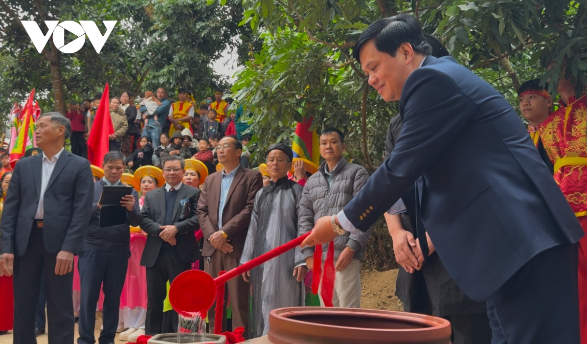 khai hoi dang huong Den tho hai ba trung tai vung bien gioi son la hinh anh 8