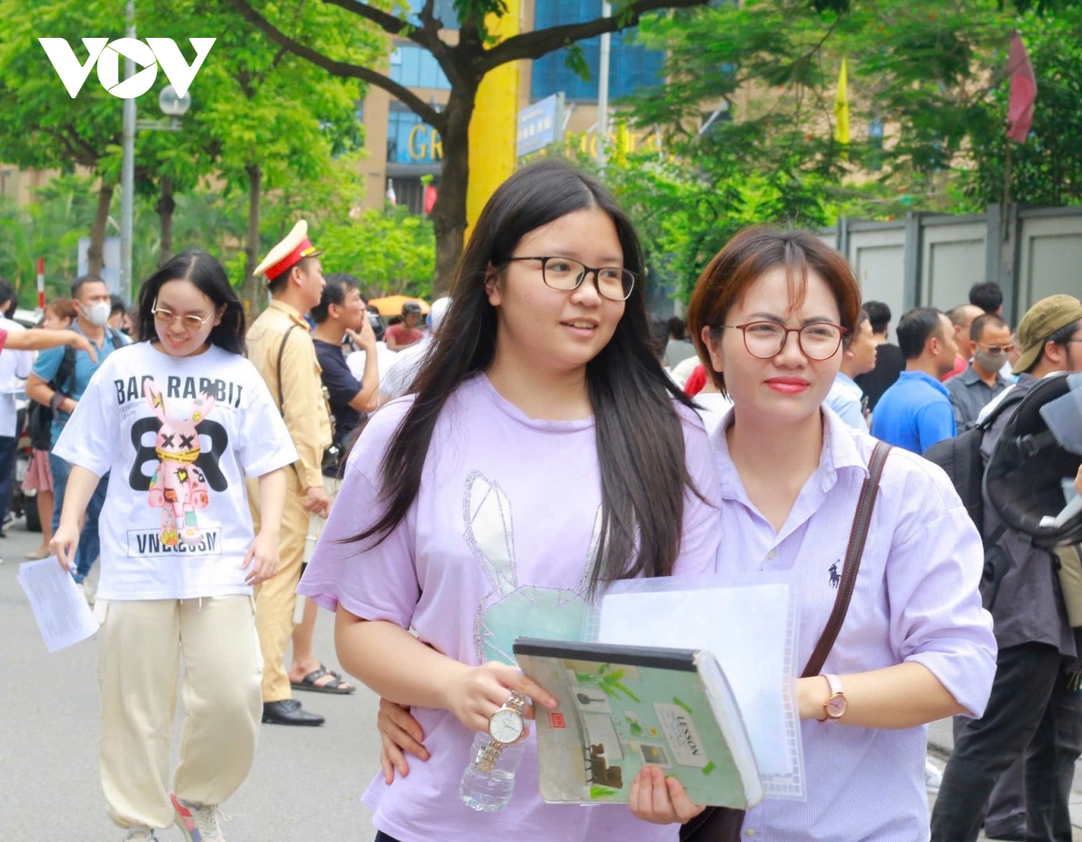 chi tiet phuong thuc tuyen sinh lop 10 thpt chuyen tai ha noi nam 2025 hinh anh 1