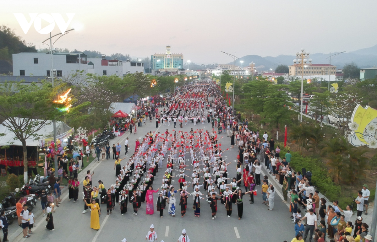 hang loat su kien hap dan dien ra truoc thoi diem khai mac le hoi hoa ban Dien bien 2025 hinh anh 2