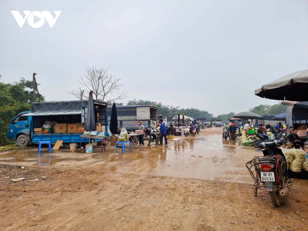 tu y lap cho tam de thu tien o bac ninh, van hoat dong bat chap lenh cam hinh anh 2