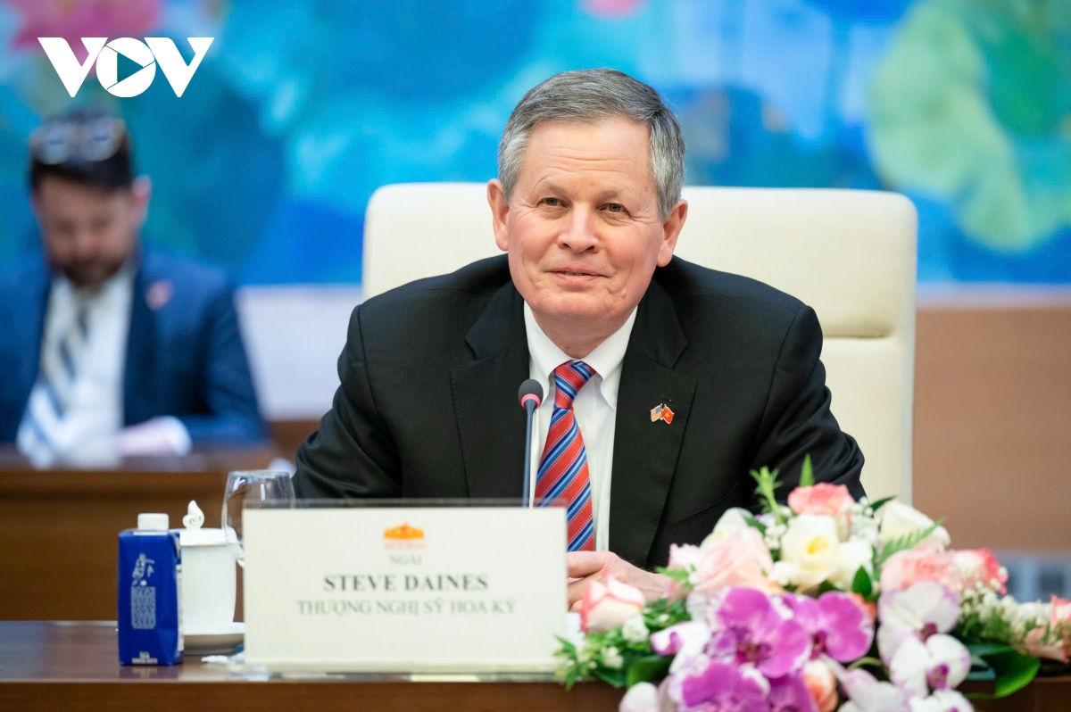 chu tich quoc hoi tran thanh man tiep thuong nghi si hoa ky steven david daines hinh anh 2