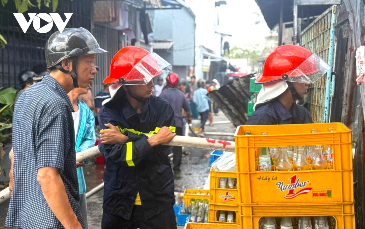 Hỏa hoạn làm thiệt hại 5 căn nhà ở Năm Căn, Cà Mau
