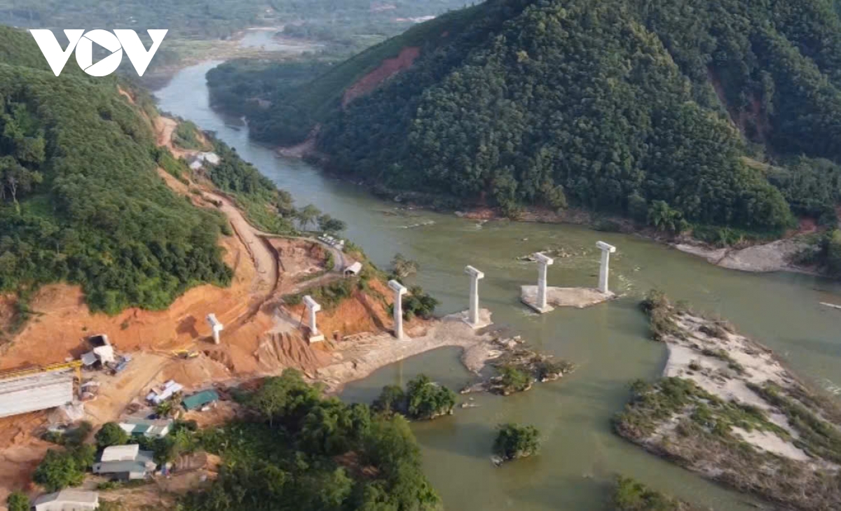Thi công “3 ca 4 kíp”, đẩy nhanh tiến độ cao tốc Tuyên Quang - Hà Giang