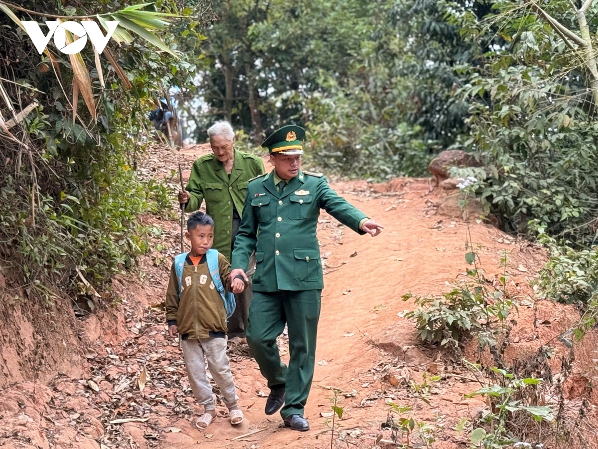 hanh phuc cua nguoi cha nuoi bien phong hinh anh 14