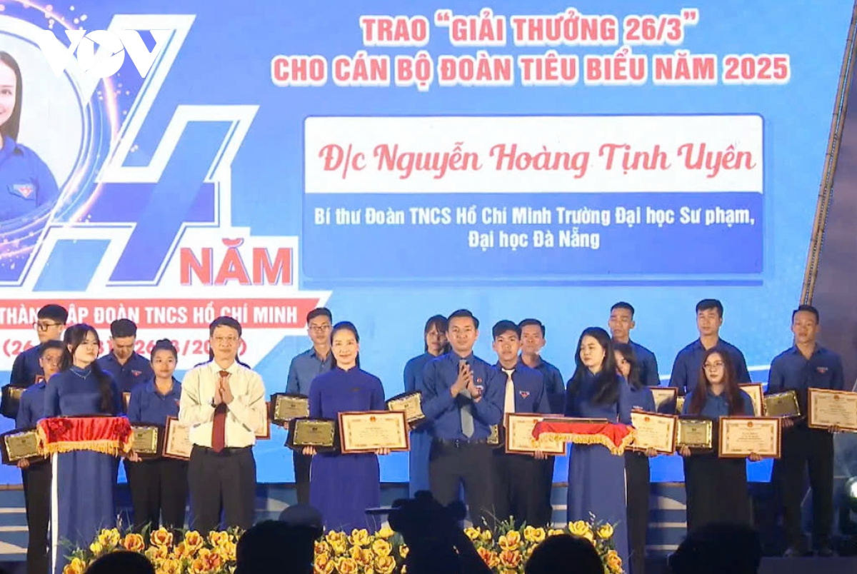 Đà nẵng 36 cán bộ Đoàn tiêu biểu nhận giải thưởng 26 3 hình ảnh 1 Da nang 36 can bo Doan tieu bieu nhan giai thuong 26 3 hinh anh 1