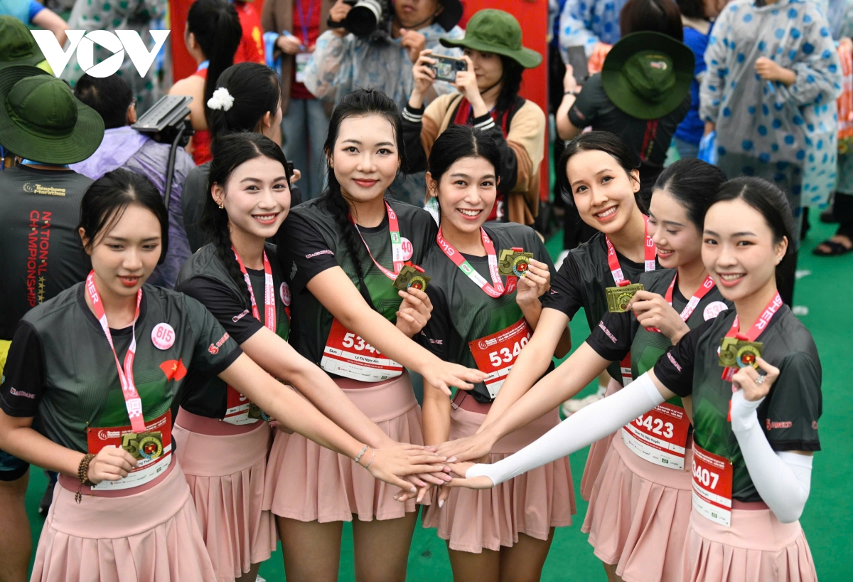 dan thi sinh hoa hau viet nam can dich cu ly 5 km o tien phong marathon hinh anh 13