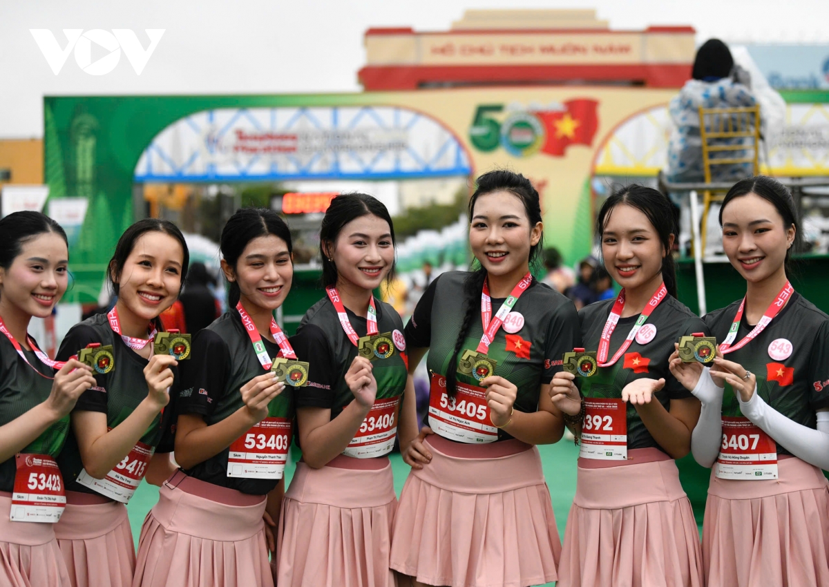 dàn thí sinh hoa hậu việt nam cán đích cự ly 5 km ở tiền phong marathon hình ảnh 5 dan thi sinh hoa hau viet nam can dich cu ly 5 km o tien phong marathon hinh anh 5