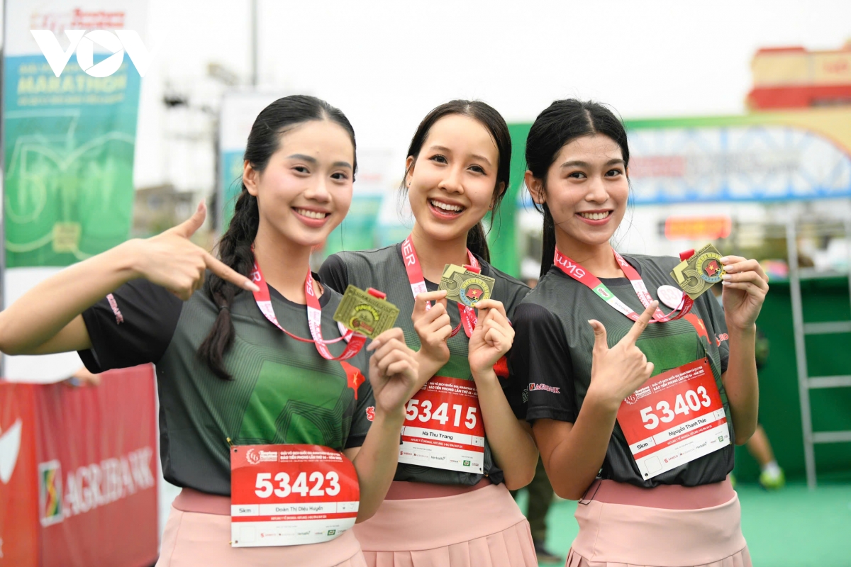 dàn thí sinh hoa hậu việt nam cán đích cự ly 5 km ở tiền phong marathon hình ảnh 3 dan thi sinh hoa hau viet nam can dich cu ly 5 km o tien phong marathon hinh anh 3