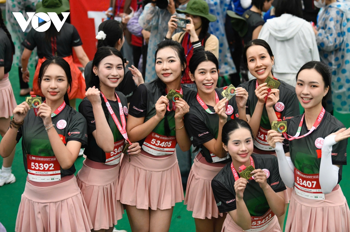 dan thi sinh hoa hau viet nam can dich cu ly 5 km o tien phong marathon hinh anh 12