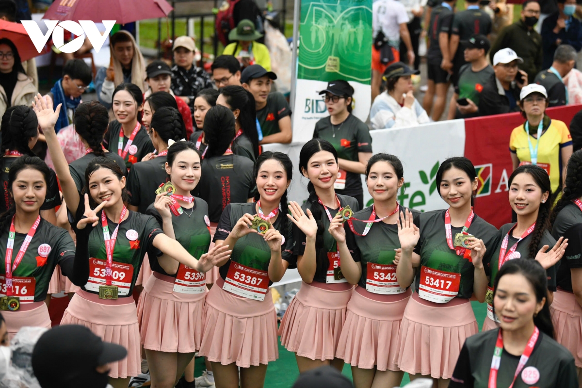 dàn thí sinh hoa hậu việt nam cán đích cự ly 5 km ở tiền phong marathon hình ảnh 8 dan thi sinh hoa hau viet nam can dich cu ly 5 km o tien phong marathon hinh anh 8