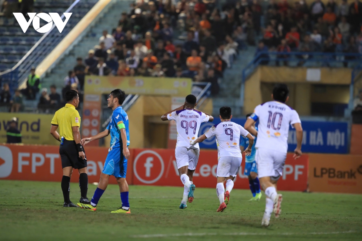 ket qua vong 15 v-league 2024 2025 ha noi fc nguoc dong thang kich tinh Da nang hinh anh 18