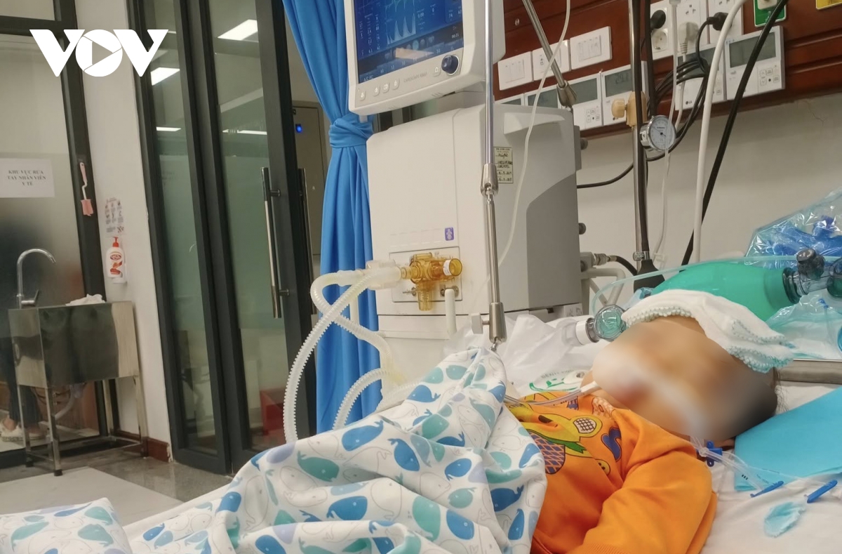 Hà Nội: Trường mầm non nói gì về thông tin trẻ bị ngã dẫn đến tụ máu não?