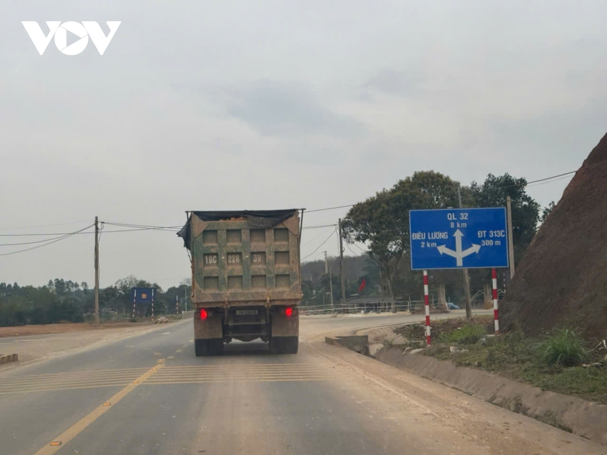 hối hả bạt núi làm đường nối vào khu công nghiệp lớn nhất tỉnh phú thọ hình ảnh 15 hoi ha bat nui lam duong noi vao khu cong nghiep lon nhat tinh phu tho hinh anh 15