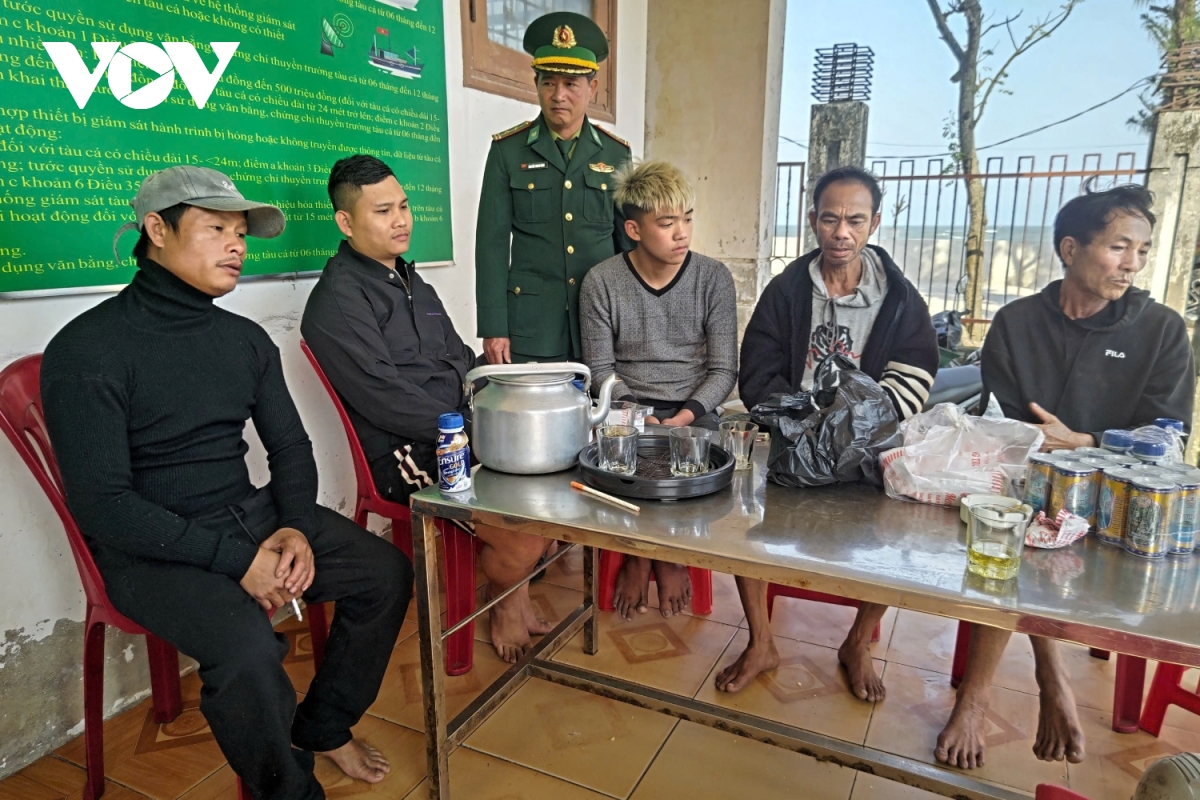 tàu cá quảng bình bị chìm, 1 ngư dân mất tích hình ảnh 1 tau ca quang binh bi chim, 1 ngu dan mat tich hinh anh 1