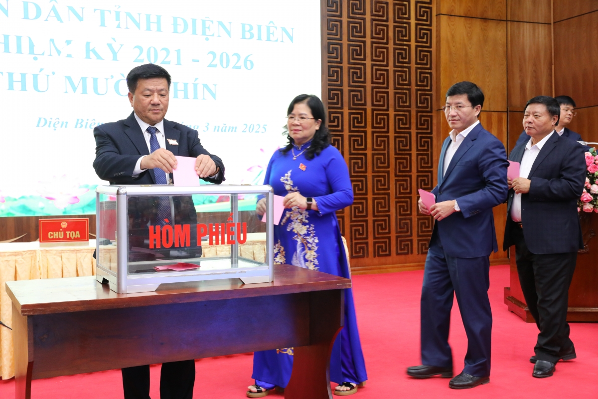 Ông Lò Văn Cương được bầu giữ chức Phó Chủ tịch UBND tỉnh Điện Biên