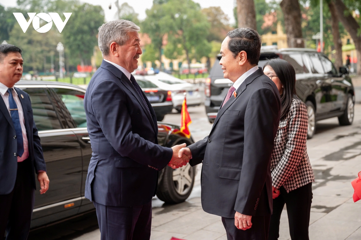 chu tich quoc hoi tran thanh man hoi kien thu tuong cong hoa kyrgyzstan hinh anh 1