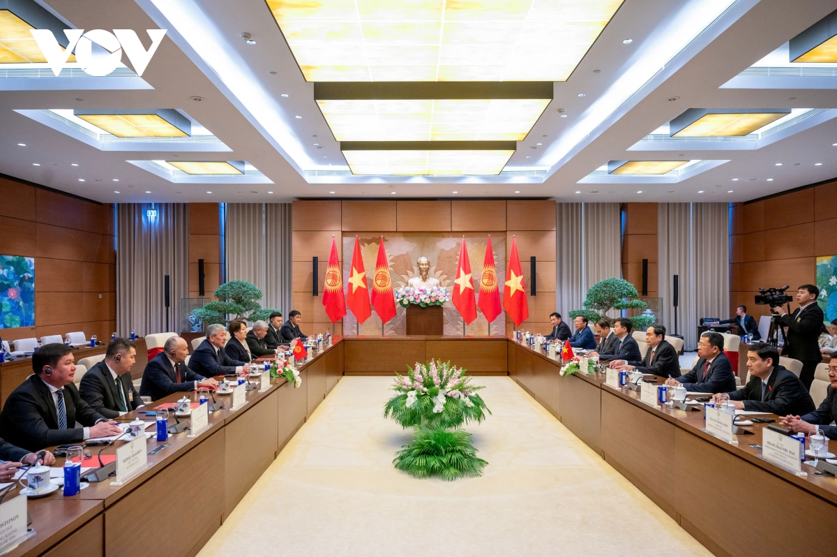 chu tich quoc hoi tran thanh man hoi kien thu tuong cong hoa kyrgyzstan hinh anh 2