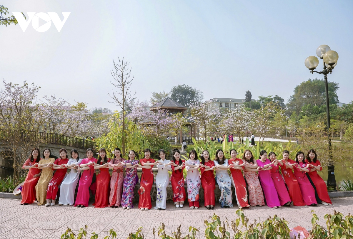 phu nu Dien bien huong ung tuan le Ao dai 2025 hinh anh 6