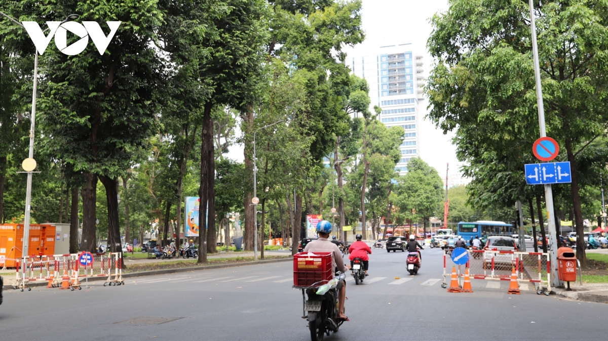 tất bật thi công các hạng mục phục vụ lễ kỷ niệm 30 4 tại tp.hcm hình ảnh 7 tat bat thi cong cac hang muc phuc vu le ky niem 30 4 tai tp.hcm hinh anh 7