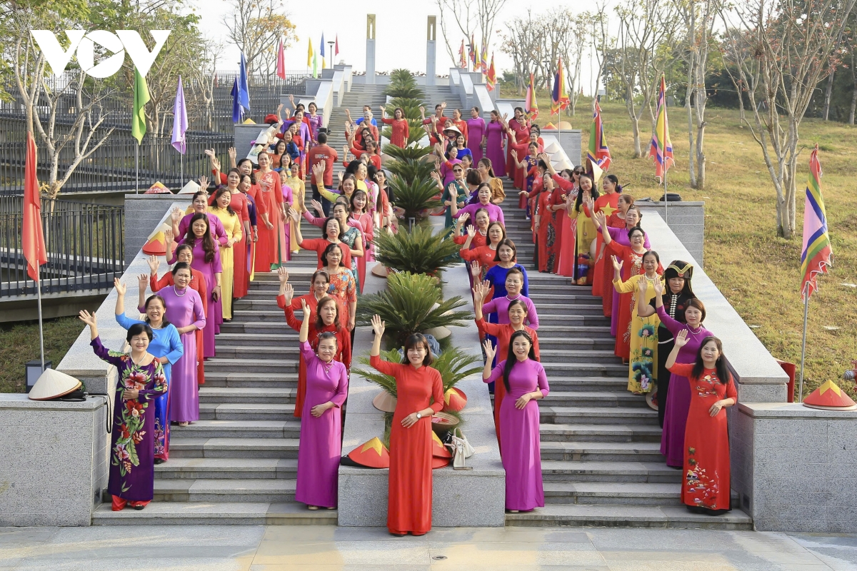 phu nu Dien bien huong ung tuan le Ao dai 2025 hinh anh 8