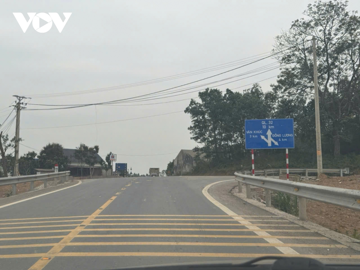 hối hả bạt núi làm đường nối vào khu công nghiệp lớn nhất tỉnh phú thọ hình ảnh 1 hoi ha bat nui lam duong noi vao khu cong nghiep lon nhat tinh phu tho hinh anh 1