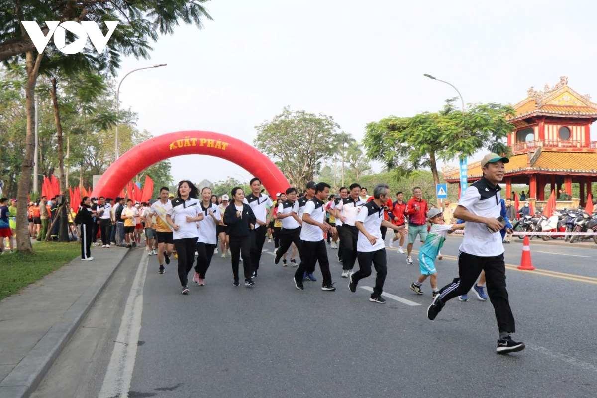 gần 1.800 người hưởng ứng ngày chạy olympic vì sức khỏe toàn dân- huế 2025 hình ảnh 1 gan 1.800 nguoi huong ung ngay chay olympic vi suc khoe toan dan- hue 2025 hinh anh 1