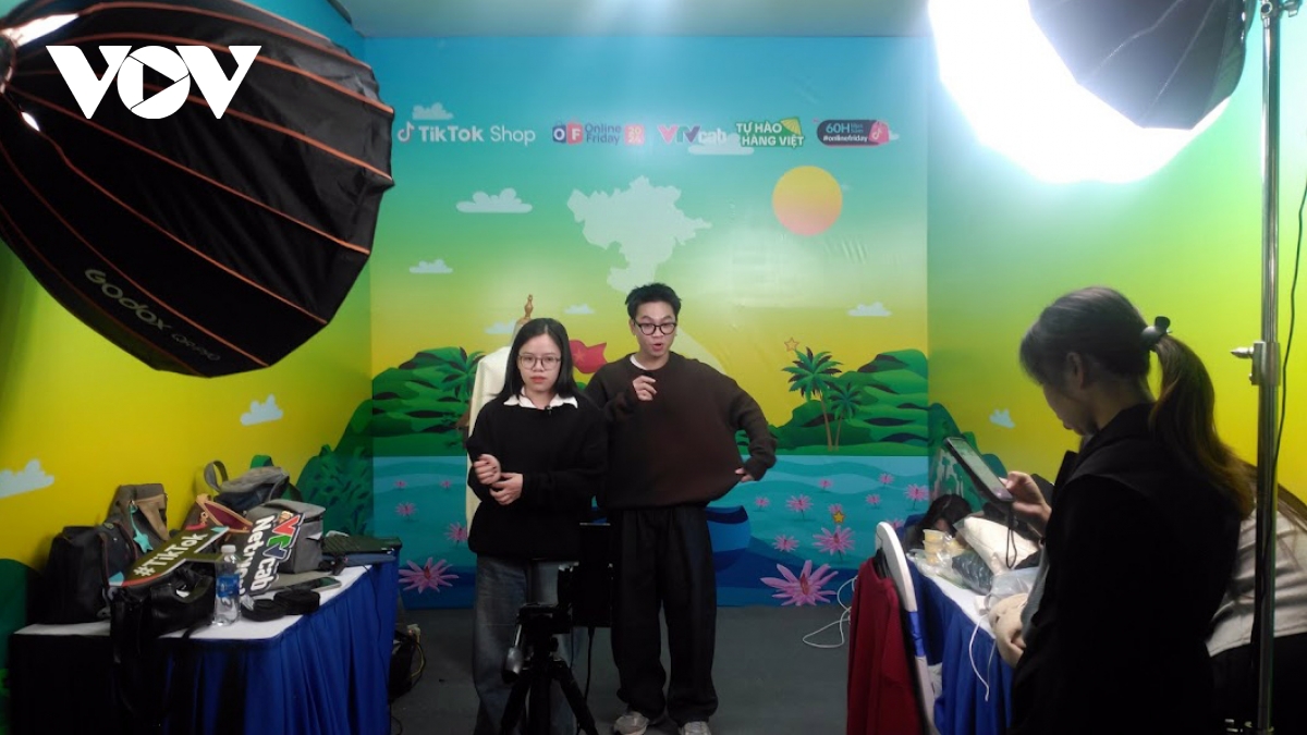 Từ vụ Quang Linh Vlogs: Nền tảng bán hàng phải là "trọng tài" các giao dịch điện tử