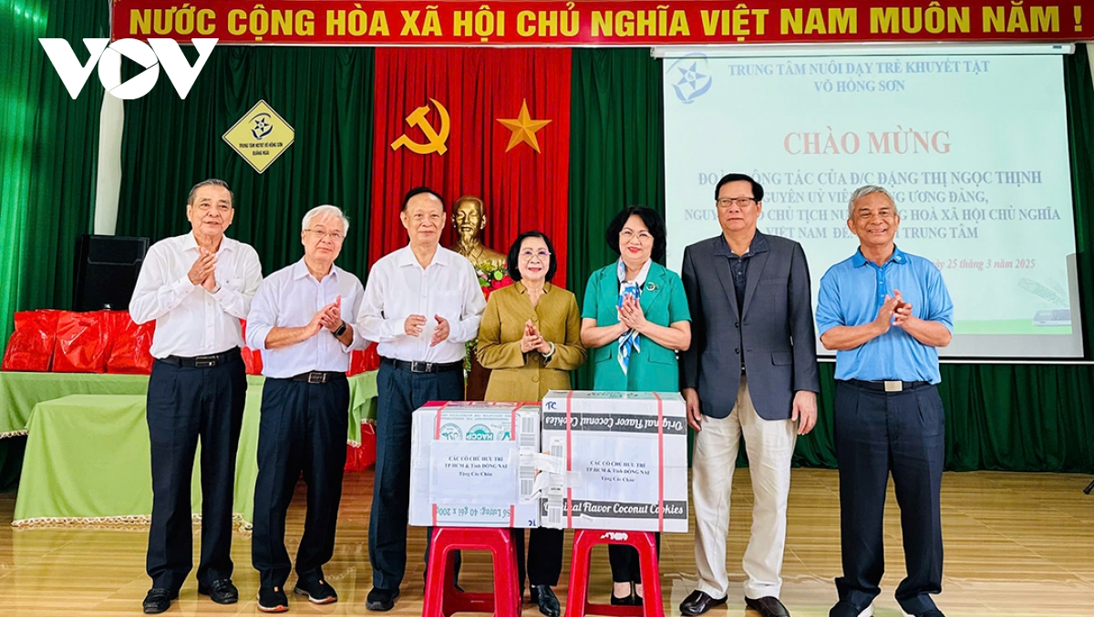 bà Đặng thị ngọc thịnh thăm trung tâm nuôi dạy trẻ khuyết tật ở quảng ngãi hình ảnh 2 ba Dang thi ngoc thinh tham trung tam nuoi day tre khuyet tat o quang ngai hinh anh 2