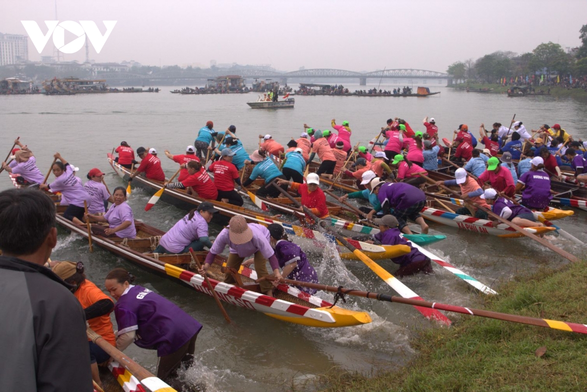 sôi nổi giải đua ghe truyền thống trên sông hương hình ảnh 4 soi noi giai dua ghe truyen thong tren song huong hinh anh 4