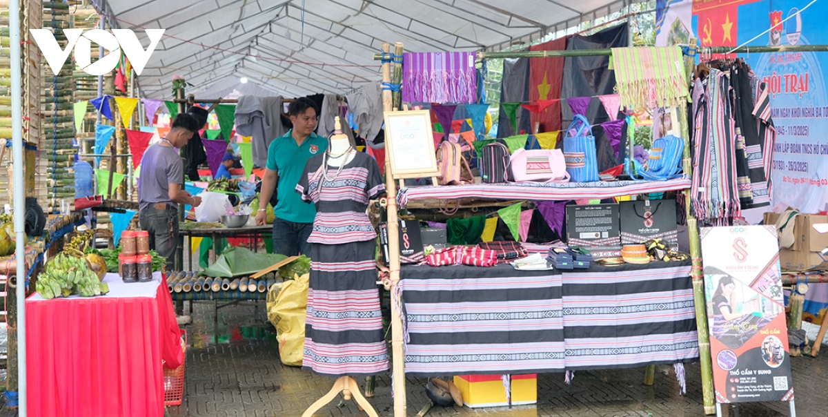 triển lãm cuộc khởi nghĩa ba tơ-những con người làm nên lịch sử trưng bày hiện vật quý hình ảnh 5 trien lam cuoc khoi nghia ba to-nhung con nguoi lam nen lich su trung bay hien vat quy hinh anh 5