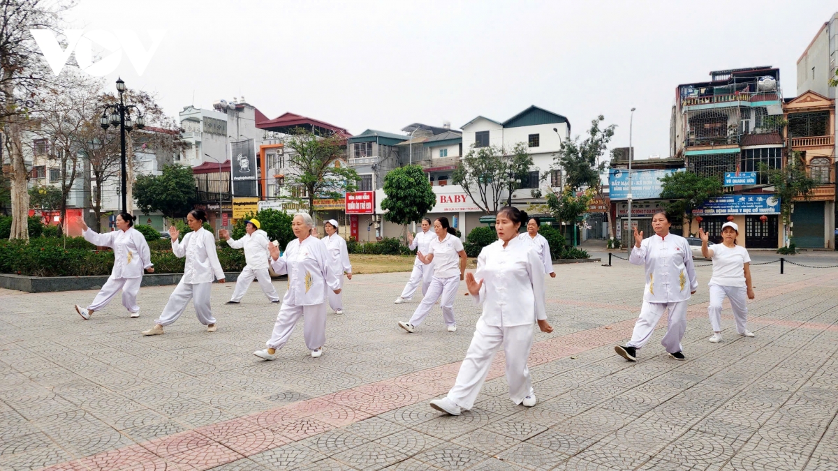 những người cao tuổi yêu thể thao nơi phố núi sơn la hình ảnh 5 nhung nguoi cao tuoi yeu the thao noi pho nui son la hinh anh 5