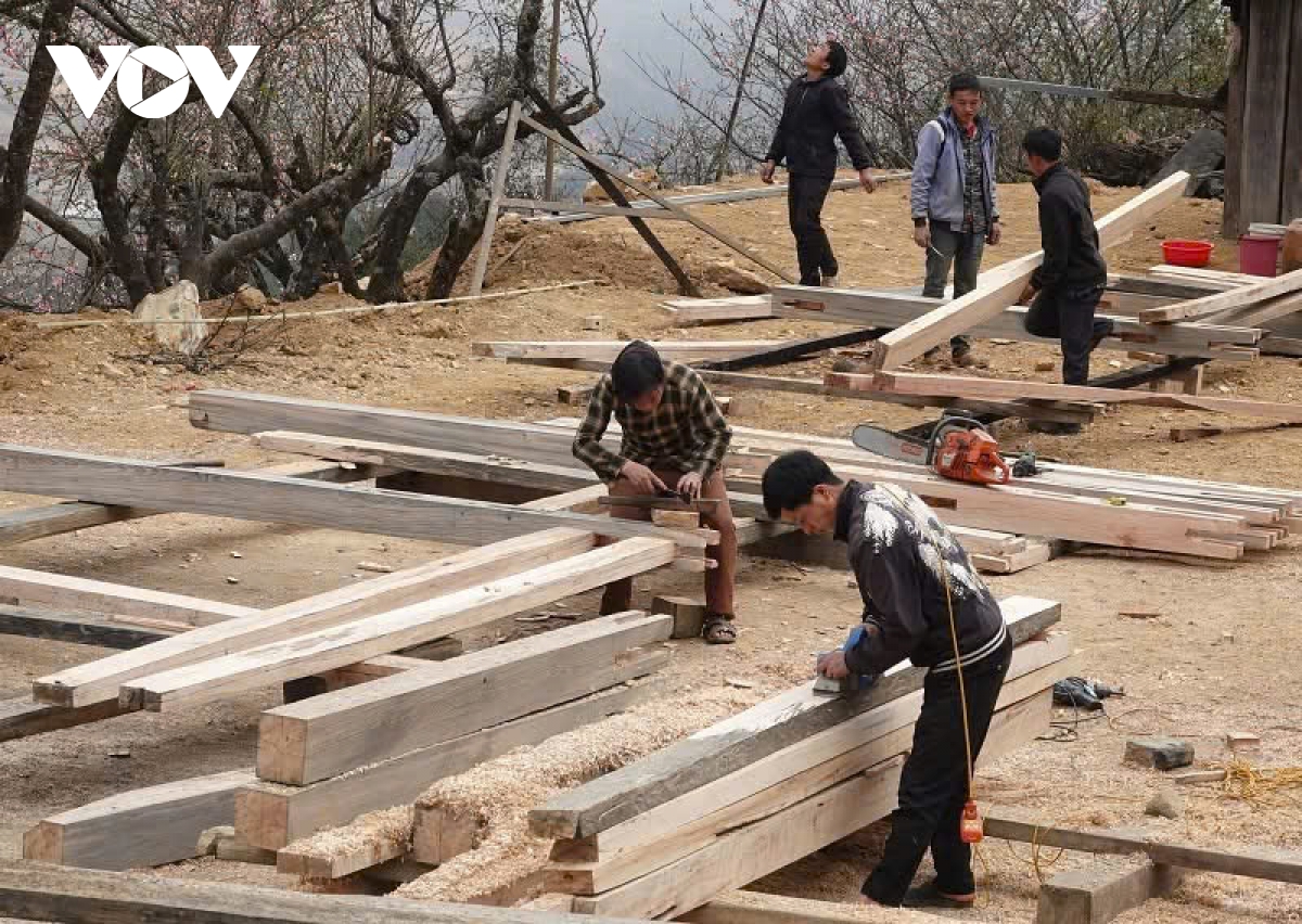 gan 70 so nha tam o yen bai da duoc khoi cong sua chua, lam moi hinh anh 1