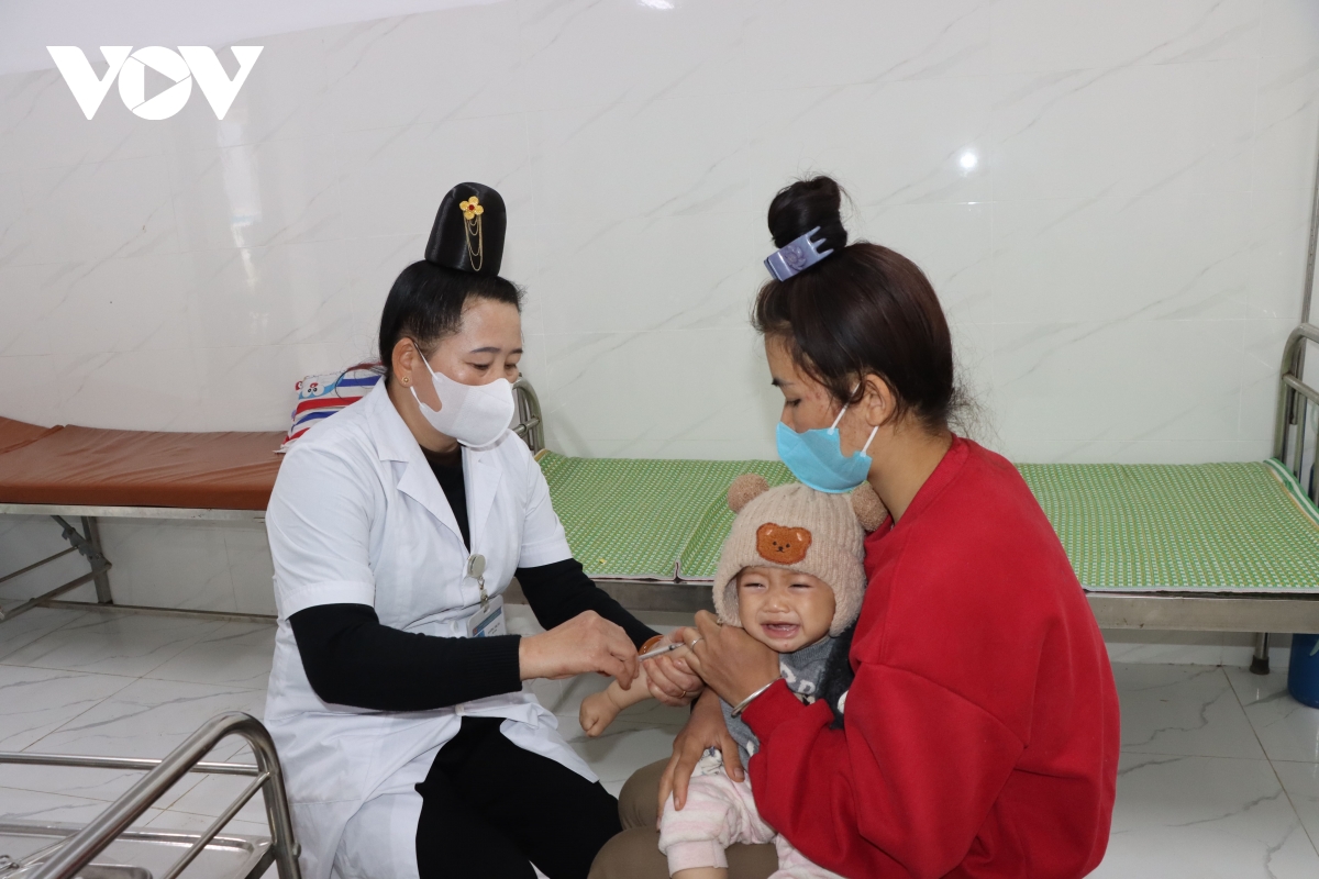 sơn la tập trung khống chế dịch sởi, không để vùng lõm trong tiêm chủng hình ảnh 2 son la tap trung khong che dich soi, khong de vung lom trong tiem chung hinh anh 2