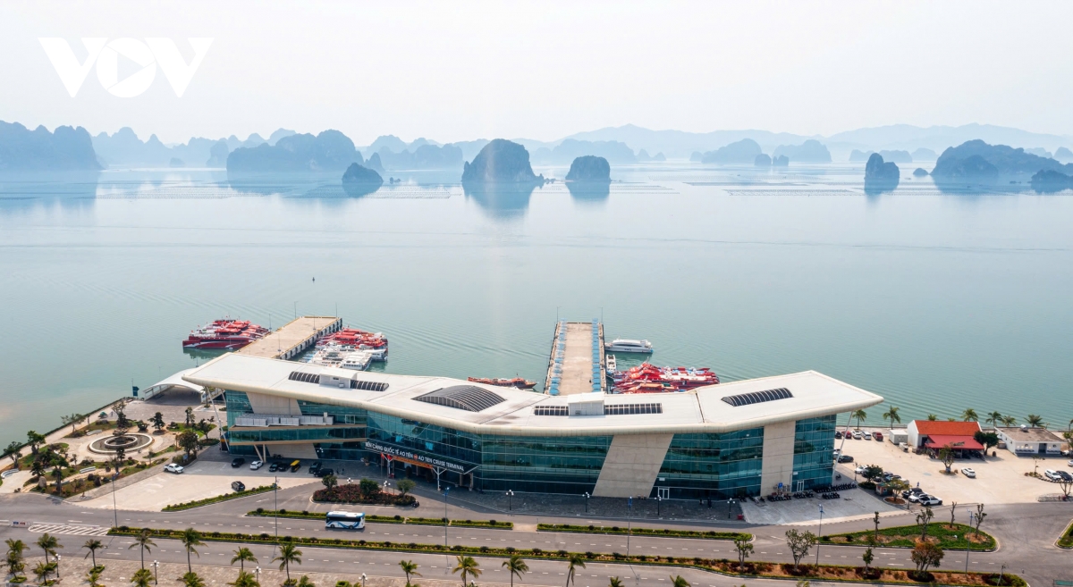 quảng ninh chưa thu phí tham quan vịnh bái tử long hình ảnh 1 quang ninh chua thu phi tham quan vinh bai tu long hinh anh 1