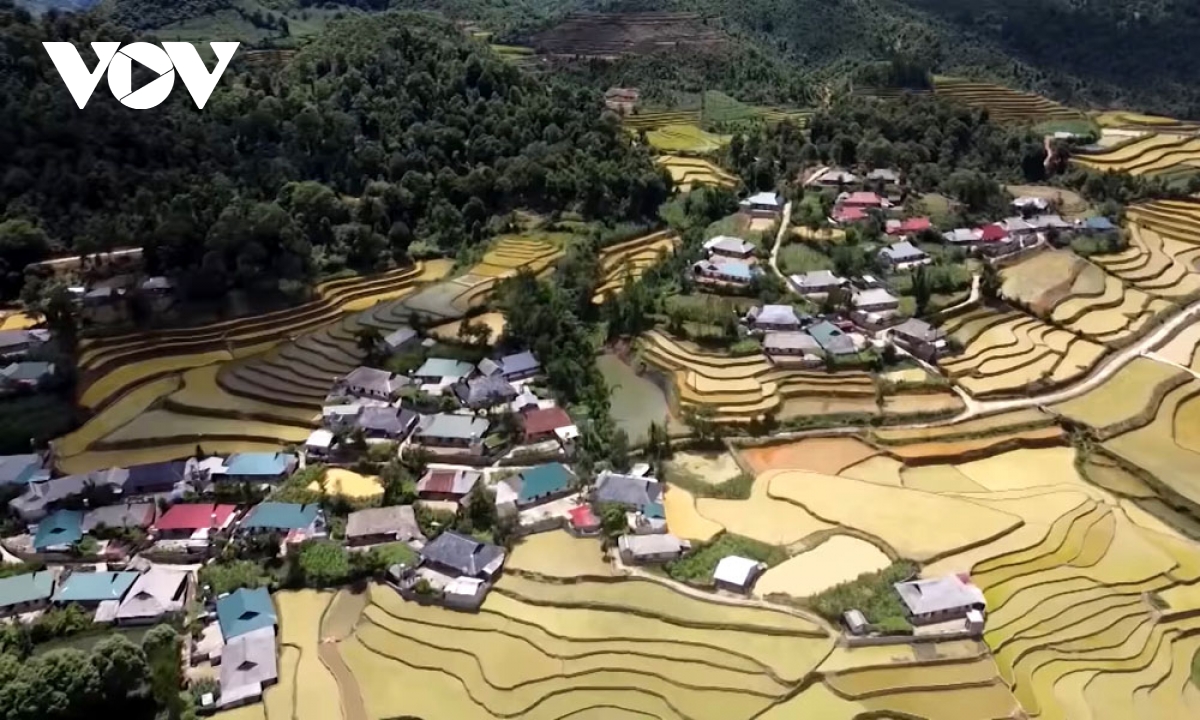 Niềm vui trong những căn nhà mới của hộ nghèo nơi biên giới Lai Châu