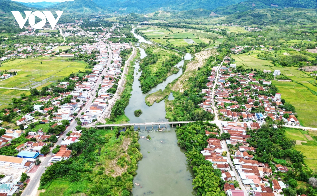binh Dinh chi hon 64 ty dong xay dung moi cau Dinh binh hinh anh 1