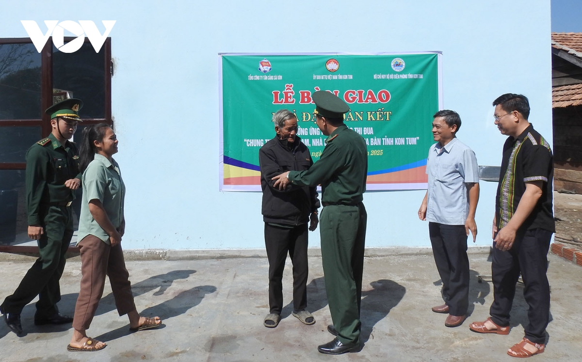 bộ đội biên phòng giúp dân xây những ngôi nhà vững chãi trên biên giới kon tum hình ảnh 1 bo doi bien phong giup dan xay nhung ngoi nha vung chai tren bien gioi kon tum hinh anh 1