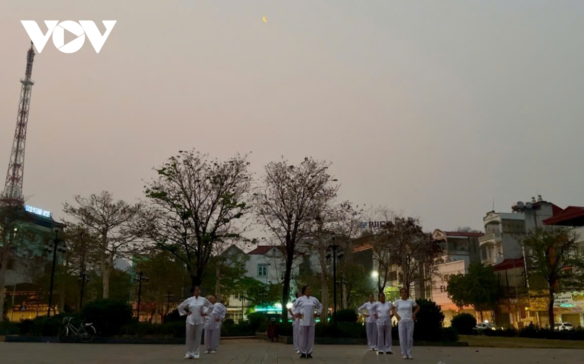 những người cao tuổi yêu thể thao nơi phố núi sơn la hình ảnh 3 nhung nguoi cao tuoi yeu the thao noi pho nui son la hinh anh 3