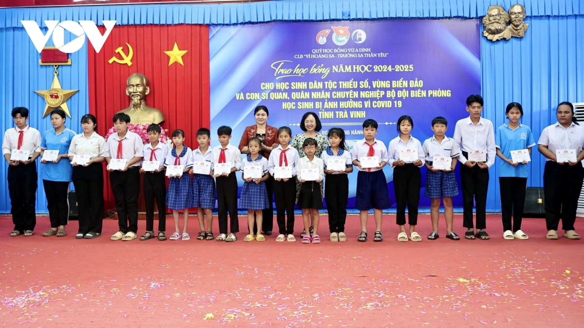 nhiều học sinh khó khăn ở trà vinh nhận học bổng vừ a dính hình ảnh 1 nhieu hoc sinh kho khan o tra vinh nhan hoc bong vu a dinh hinh anh 1