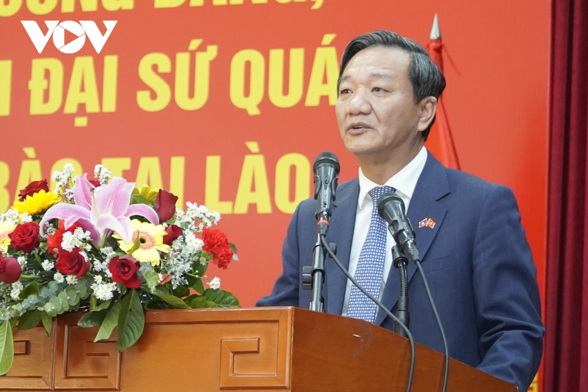 trao 100 suat hoc bong vu a dinh cho con em kieu bao tai lao hinh anh 2