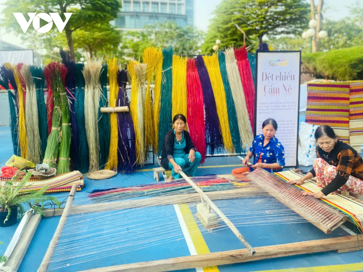 tưng bừng các hoạt động kỷ niệm 50 năm ngày giải phóng Đà nẵng hình ảnh 8 tung bung cac hoat dong ky niem 50 nam ngay giai phong Da nang hinh anh 8
